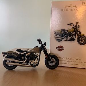 Hallmark Keepsake - Harley Davidson - 2009 Softail Cross Bones